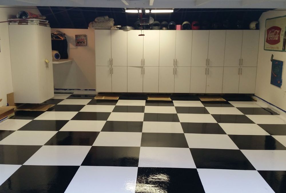 checkered design epoxy garage coating